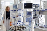 Mākslīgās nieres aparāts un jaundzimušo bērnu inkubators